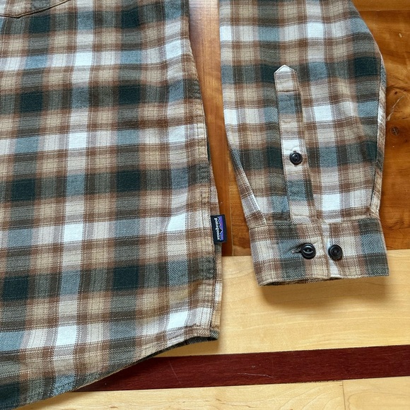 Patagonia Fjord flannel long sleeve button up organic cotton lightweight shirt - Picture 2 of 9